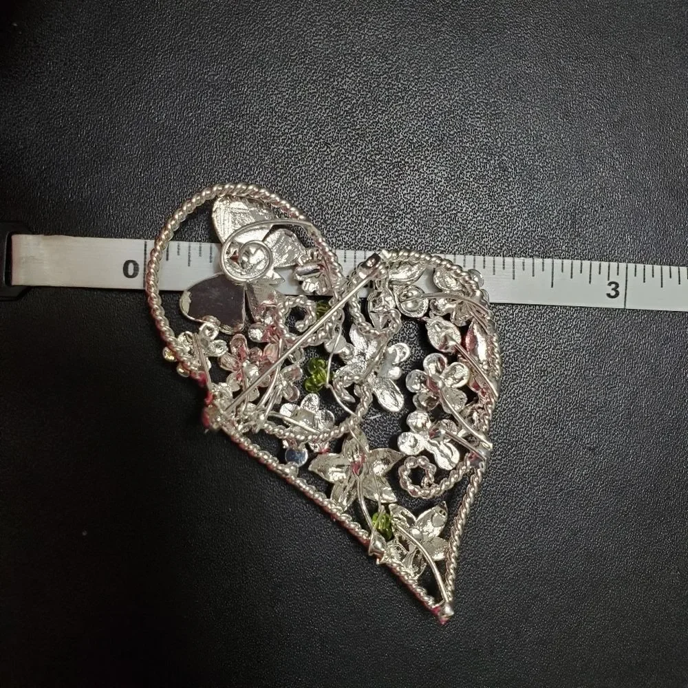 Silver tone heart-shaped flower matching brooch earring set